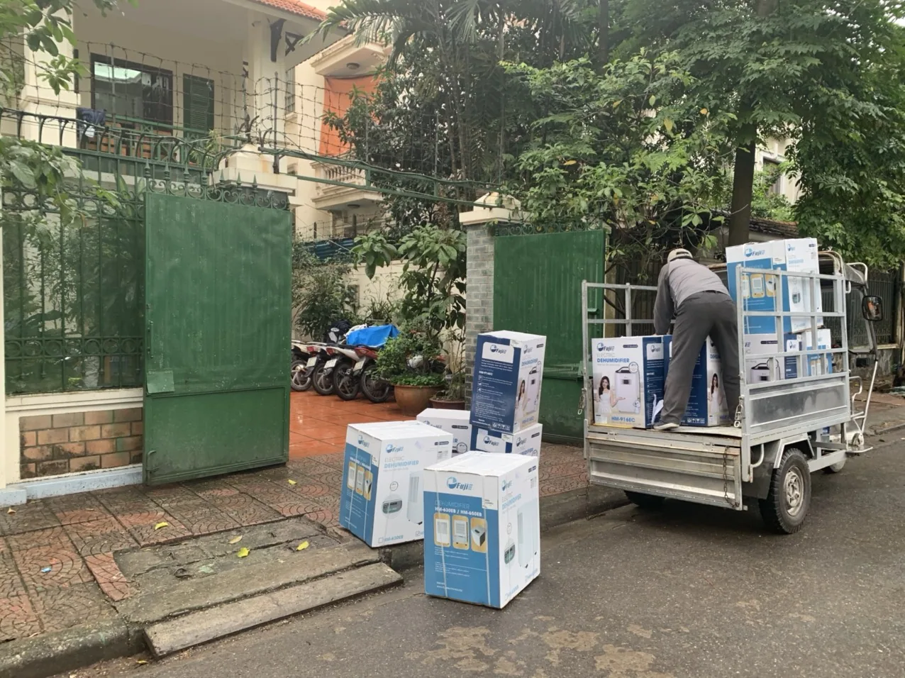 Máy hút ẩm công nghiệp FujiE HM-1800DN
